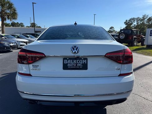 Used 2017 Volkswagen Passat 1.8T R-Line w/ R-Line Lighting Package FWD image 7