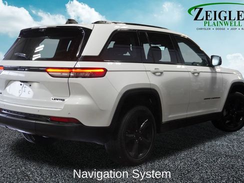 Used 2023 Jeep Grand Cherokee Limited w/ Luxury Tech Group II image 3