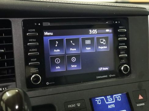 Used 2019 Toyota Sienna L image 17