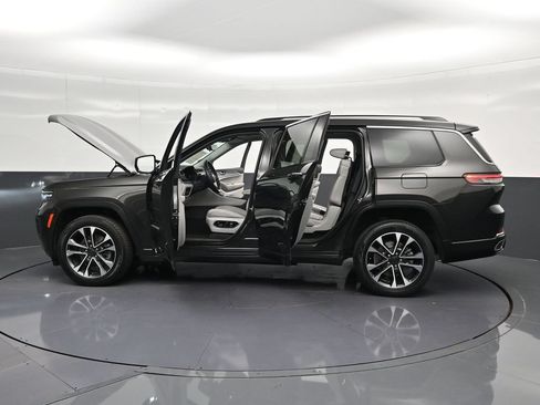 Used 2021 Jeep Grand Cherokee L Overland w/ Luxury Tech Group IV AWD/4WD image 41