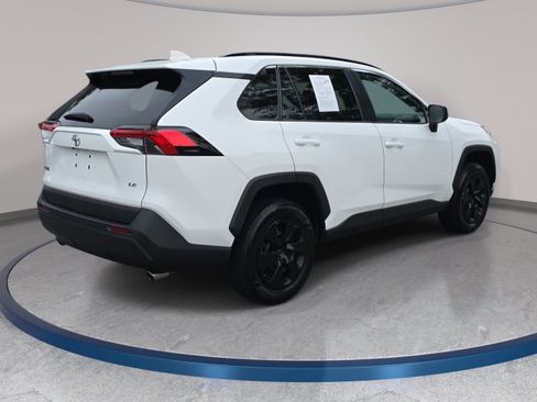 Used 2020 Toyota RAV4 LE FWD image 5