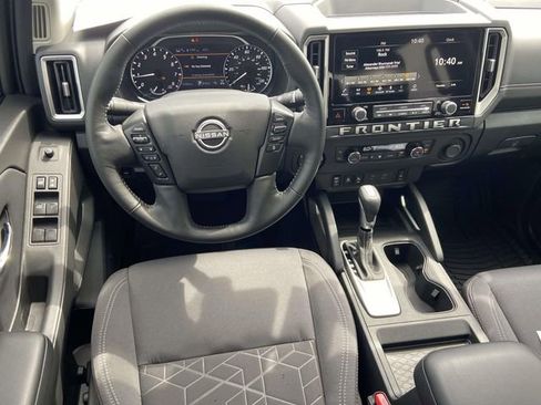 Used 2025 Nissan Frontier SV w/ SV Convenience Package AWD/4WD image 12