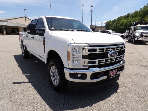 Used 2024 Ford F250 XLT w/ FX4 Off-Road Package AWD/4WD image 11