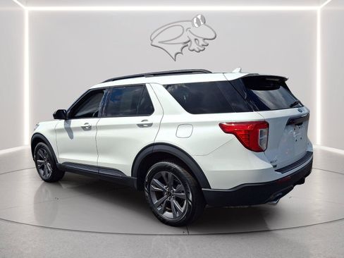 Certified 2023 Ford Explorer XLT w/ Equipment Group 202A AWD/4WD image 3