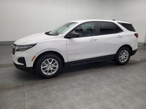Used 2024 Chevrolet Equinox LS AWD/4WD image 2
