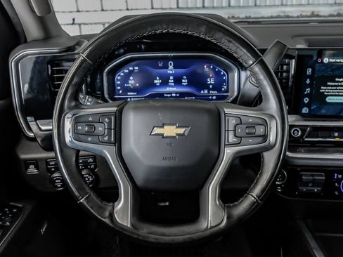 Used 2025 Chevrolet Silverado 2500 LTZ w/ LTZ Convenience Package AWD/4WD image 15