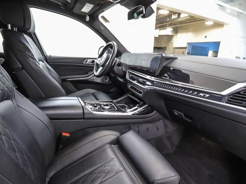 Used 2024 BMW X7 xDrive40i w/ Executive Package image 30
