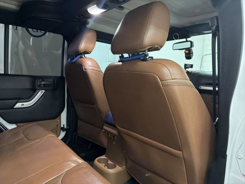 Used 2017 Jeep Wrangler Unlimited Sahara w/ Connectivity Group image 25