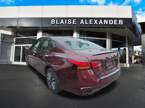 Used 2023 Nissan Altima 2.5 SV w/ SV Premium Package AWD/4WD image 4