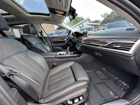 Used 2020 BMW M760i xDrive AWD/4WD image 25