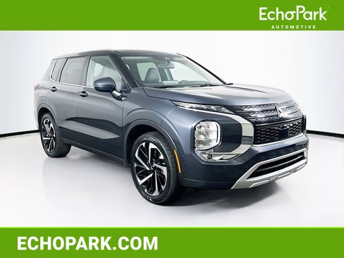 Used 2024 Mitsubishi Outlander SE image 1