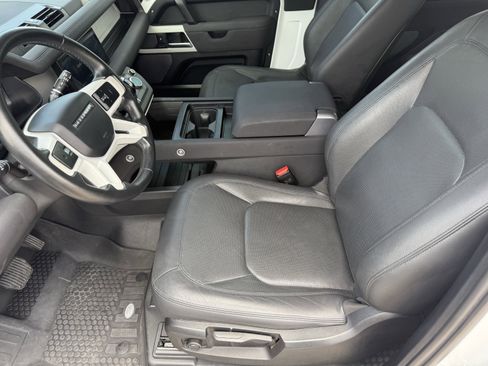 Used 2023 Land Rover Defender 90 S image 26