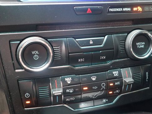 Used 2017 Ford Explorer XLT w/ Equipment Group 201A AWD/4WD image 79