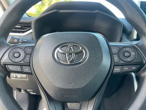 Used 2025 Toyota RAV4 LE image 27