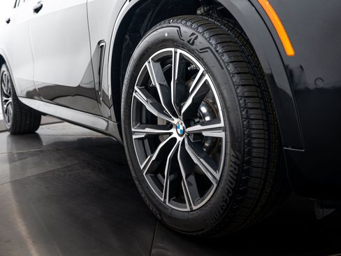 Used 2022 BMW X5 xDrive40i w/ M Sport Package AWD/4WD image 25