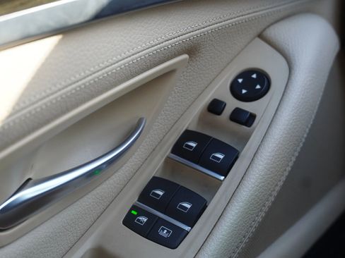 Used 2016 BMW 550i xDrive Sedan image 35