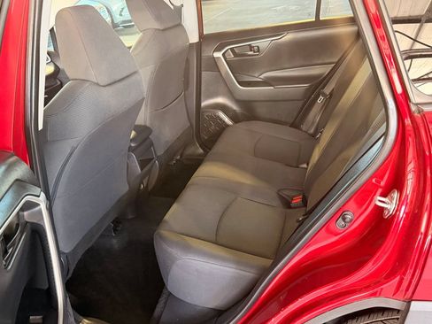 Used 2021 Toyota RAV4 LE AWD/4WD image 34