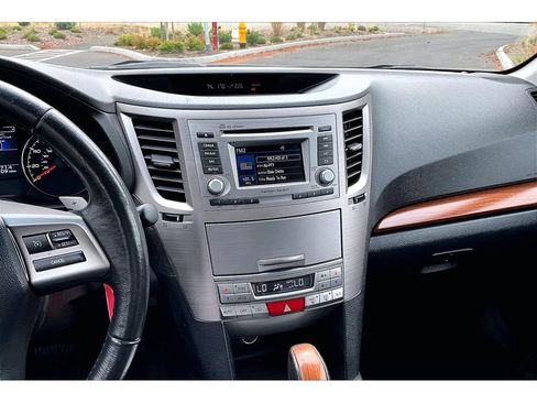 Used 2013 Subaru Outback 2.5i Limited AWD/4WD image 6