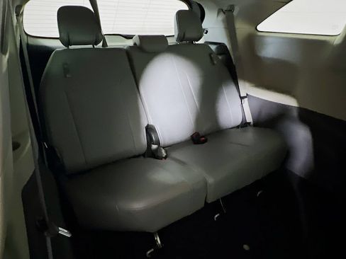 Certified 2024 Toyota Sienna XLE FWD image 24