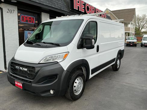 Used 2023 RAM ProMaster 2500 w/ Convenience Group FWD image 2