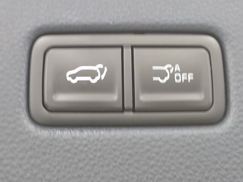 Used 2025 Kia Carnival EX FWD image 23