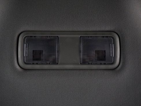 Used 2023 Toyota Highlander XLE image 12