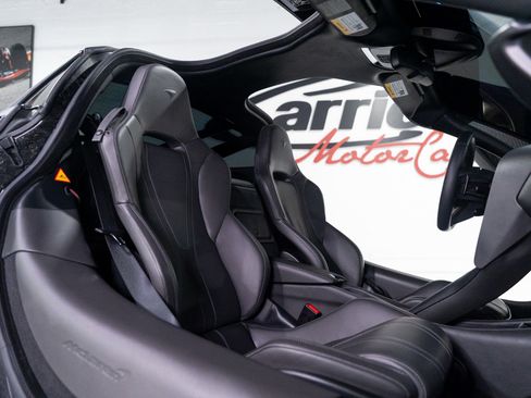 Used 2018 McLaren 720S image 19