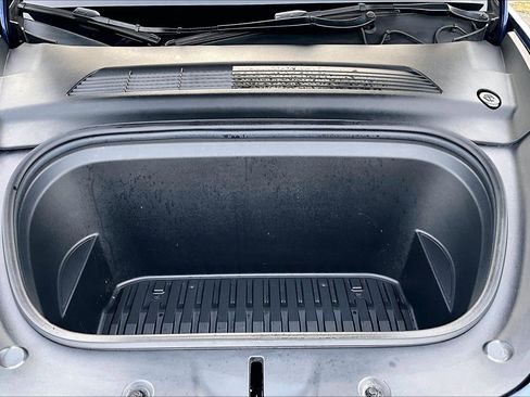 Used 2021 Tesla Model Y Long Range image 9