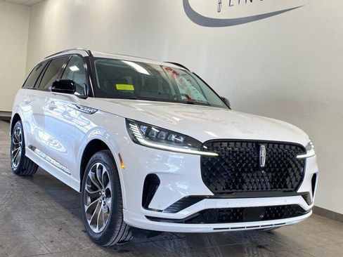 New 2026 Lincoln Aviator AWD w/ Jet Appearance Package image 2