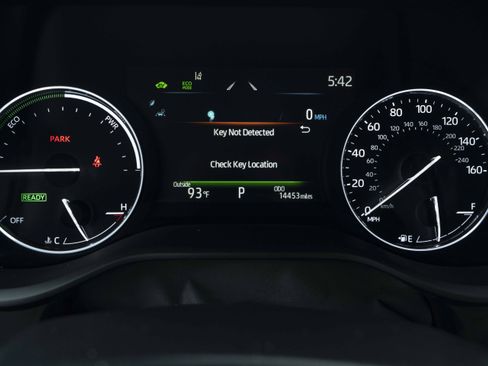 Used 2024 Toyota Sienna Platinum FWD image 24