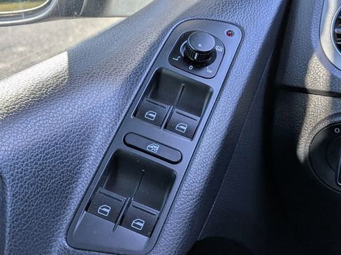 Used 2016 Volkswagen Tiguan S image 24