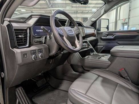 Used 2025 GMC Sierra 3500 Denali w/ Denali Reserve Package image 16