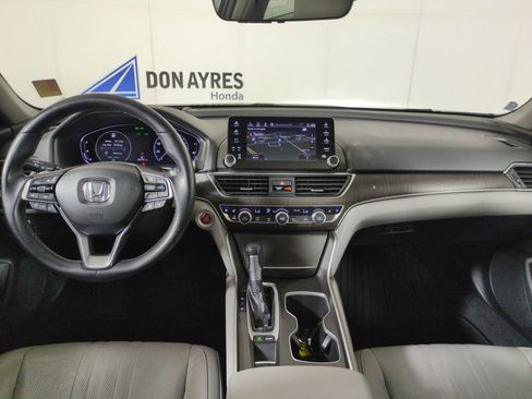 Used 2018 Honda Accord Touring image 12