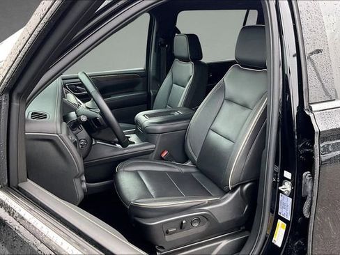 Used 2024 Chevrolet Suburban Premier AWD/4WD image 25