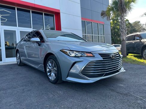 Used 2020 Toyota Avalon XLE FWD image 3