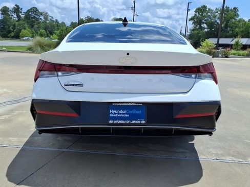 Certified 2025 Hyundai Elantra SEL FWD image 3