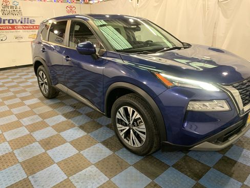 Used 2023 Nissan Rogue SV image 7