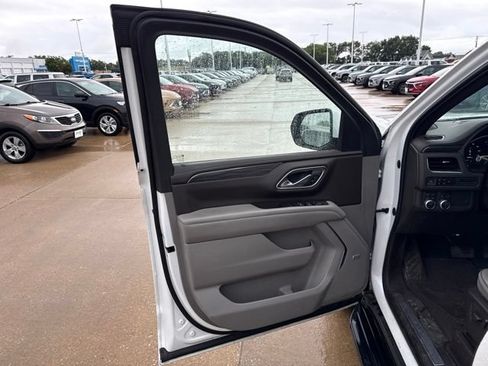 Used 2023 GMC Yukon SLT w/ SLT Premium Package AWD/4WD image 8