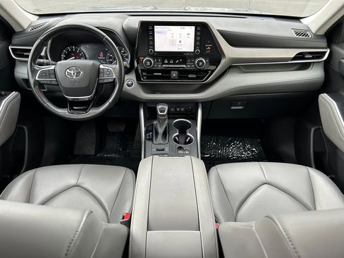 Used 2021 Toyota Highlander XLE image 22