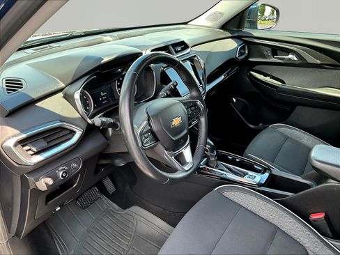 Used 2021 Chevrolet TrailBlazer LT w/ Sun and Liftgate Package FWD image 17