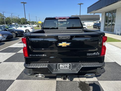 Used 2024 Chevrolet Silverado 1500 High Country w/ High Country Premium Package AWD/4WD image 4