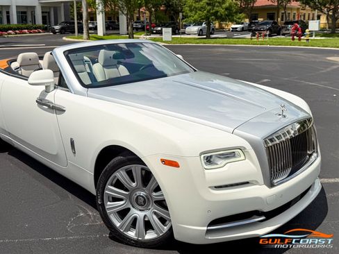 Used 2017 Rolls-Royce Dawn RWD image 72