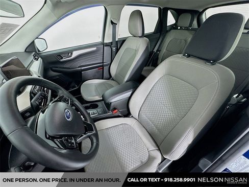 Used 2022 Ford Escape SE w/ SE Sport Appearance Package image 21