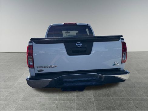 Used 2017 Nissan Frontier SV image 4