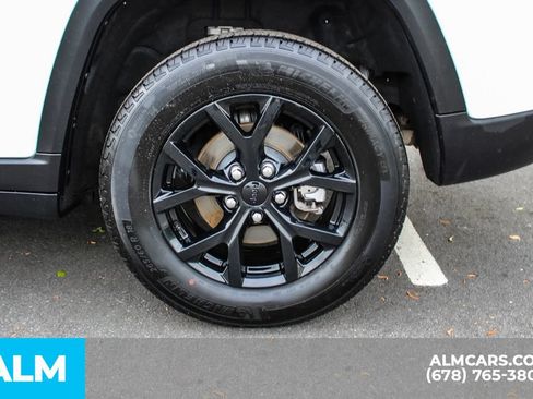 Used 2025 Jeep Grand Cherokee Altitude AWD/4WD image 15
