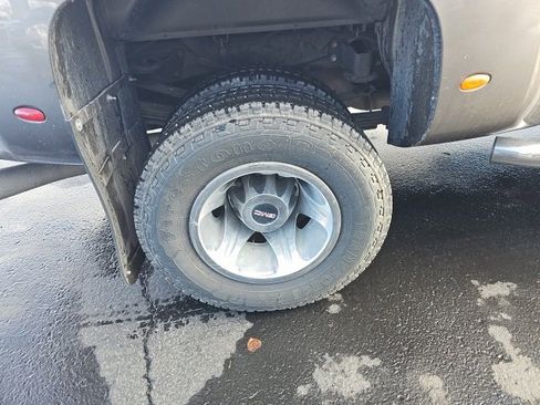 Used 2011 GMC Sierra 3500 SLT w/ SLT Convenience Package image 91