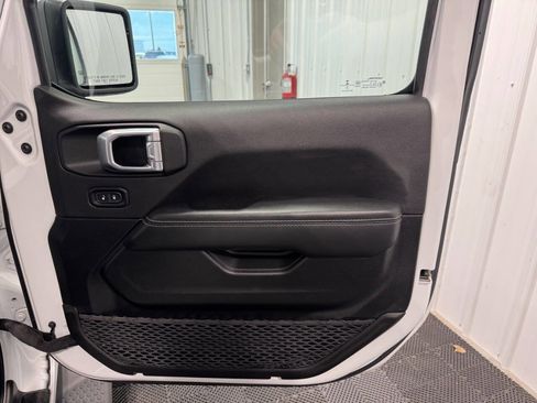 Used 2022 Jeep Wrangler Unlimited Sahara w/ Cold Weather Group image 21