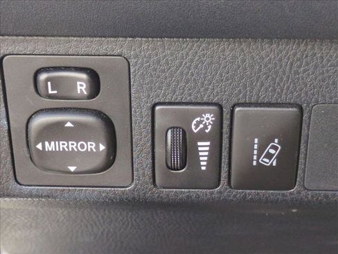 Used 2017 Toyota RAV4 LE image 14