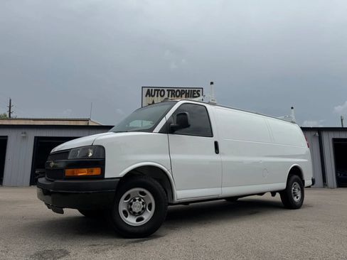 Used 2022 Chevrolet Express 3500 Extended w/ Driver Convenience Package RWD image 26