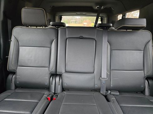 Used 2024 GMC Yukon XL SLT image 22